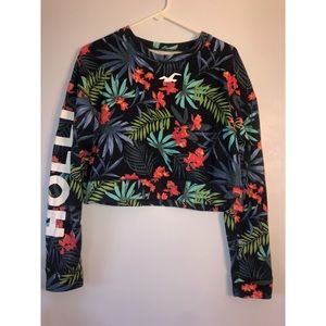 Cropped Hollister crewneck